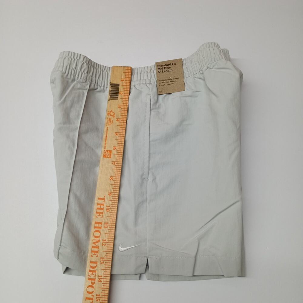 Nike Shorts Women's Size XS Silver Woven Mid Rise 5" Inseam - Picture 8 of 8